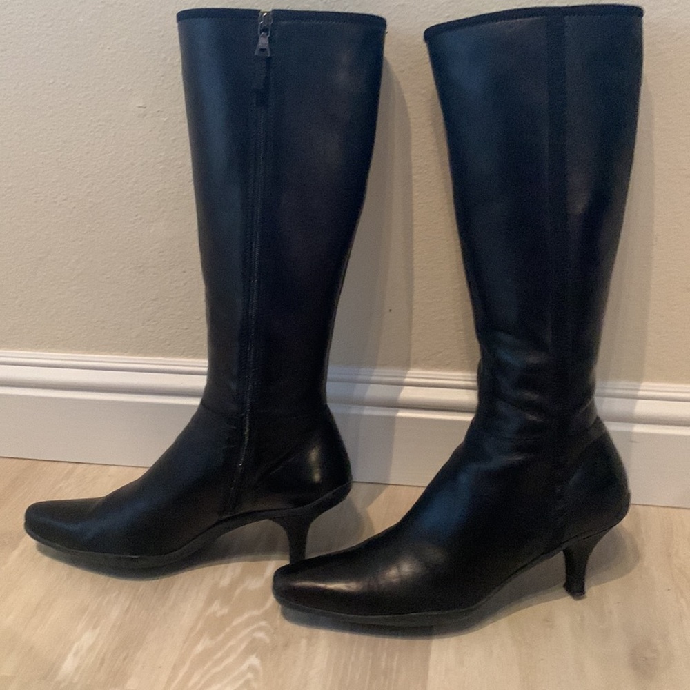 Prada soft leather zip up boots size 38 well maintained - Picture 4 of 8